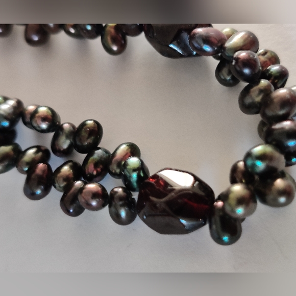 Y2K Genuine Peacock Sea Pearls Bracelet w/Garnet and Sterling Silver - Picture 9 of 12